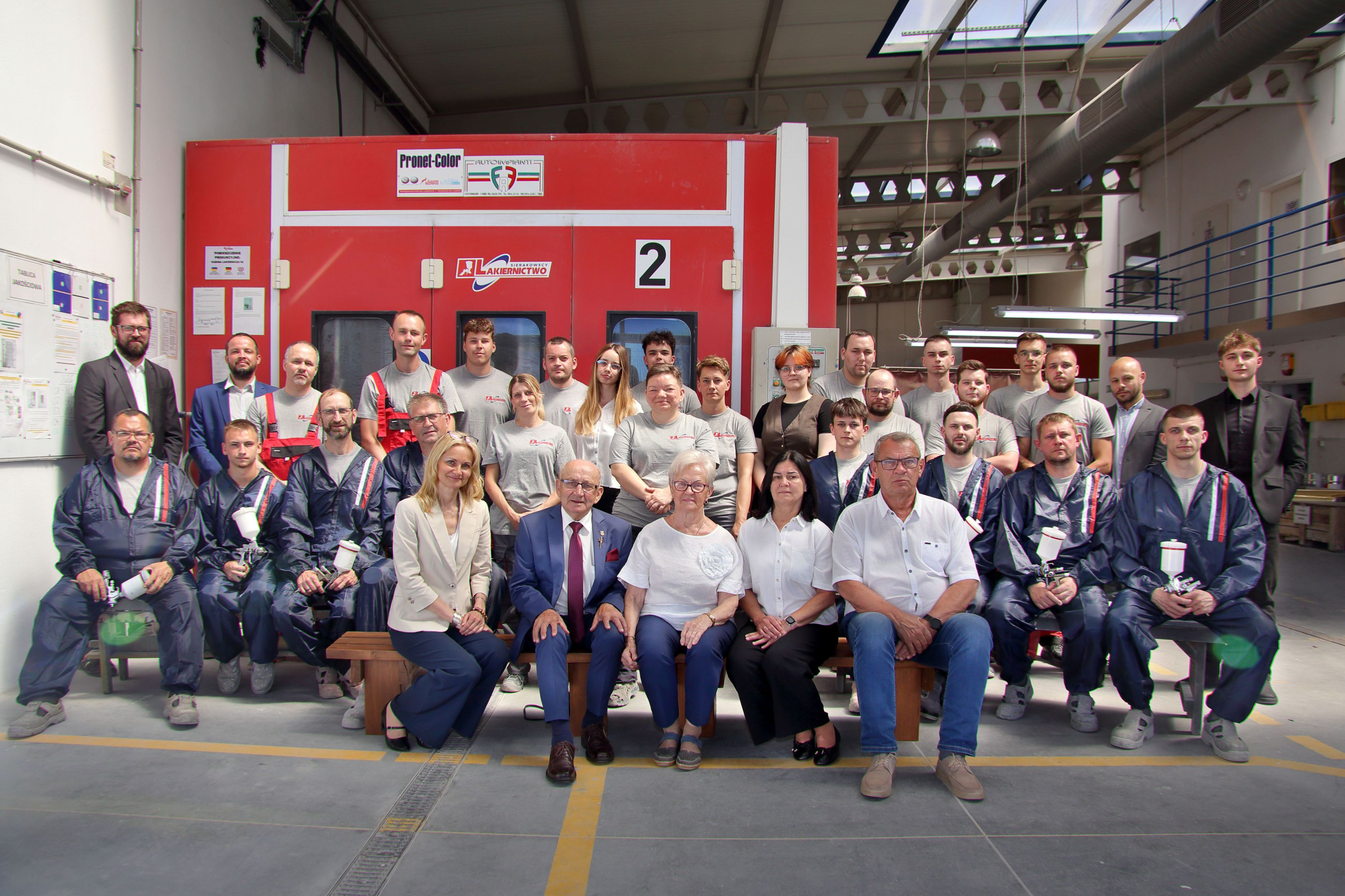 Team naszej firmy to wykwalifikowani lakiernicy, technicy, inżynierowie oraz dział administracyjny. wykwalifikowani lakiernicy technicy inżynierowie  doświadczona kadra techniczna wykwalifikowany zespół nowoczesny sprzęt